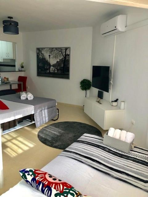 Studio In The Center Of Torremolinos Apartment Exterior photo